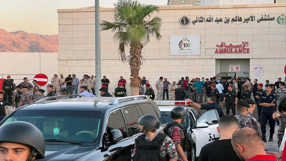 مدير عام الخدمات الطبية يتفقد مصابي حادثة العقبة