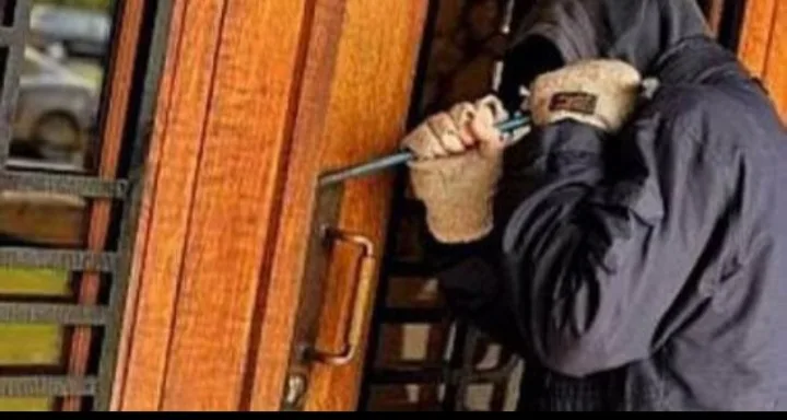 سرقة مدرسة بالرصيفة