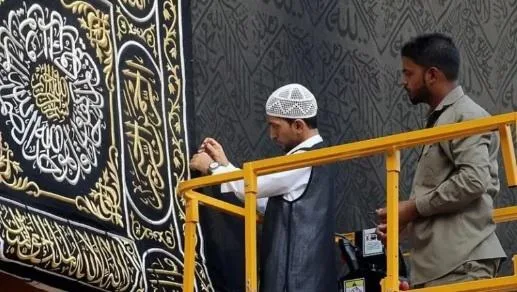 ما كمية القطن المستخدمة في كسوة الكعبة؟