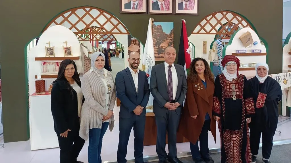 العضايلة فخور بالحرف الأردنية في معرض بيت العرب