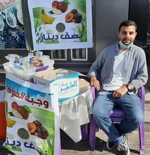 شاب يسرق قلوب الأردنيين بوجبة صحية مبتكرة