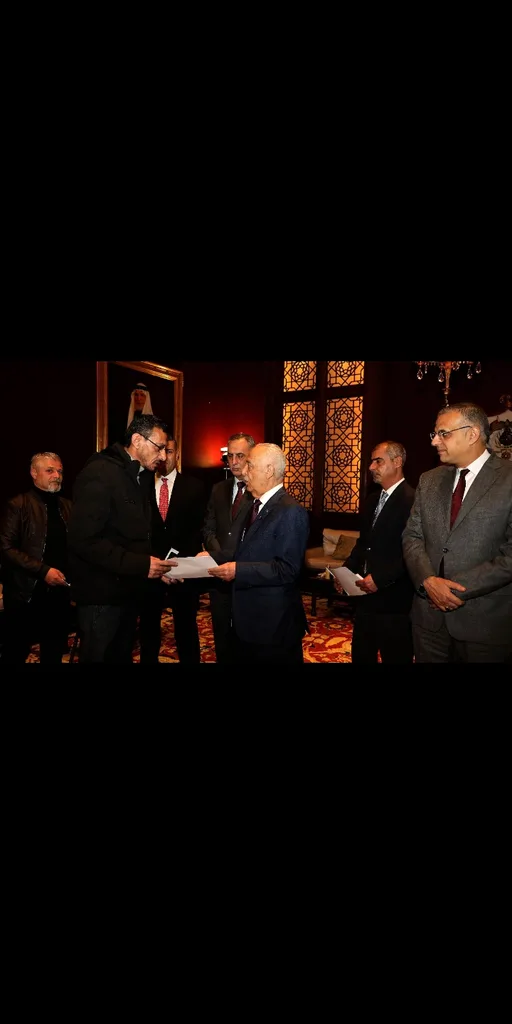 تنفيذا للتوجيهات الملكية.. رئيس الديوان الملكي يسلم مساكن لأسر تضررت من حادثة اللويبدة