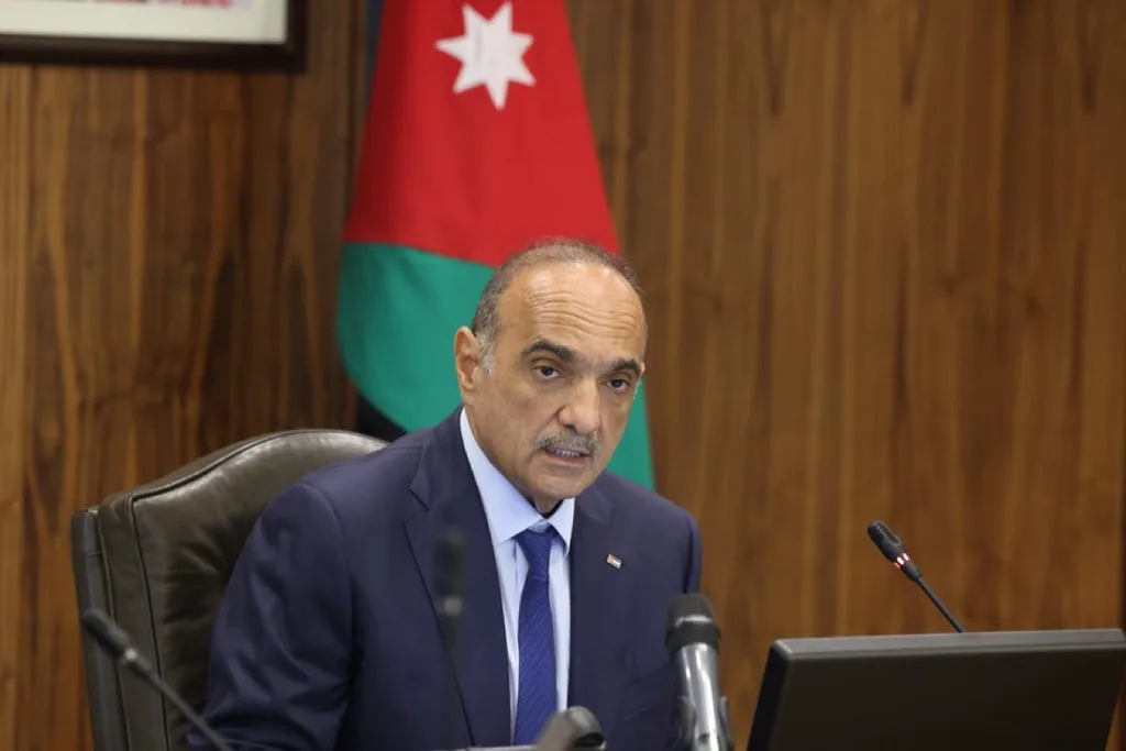 الخصاونة: السماح لموظَّفي القطاع العام بالعمل خارج أوقات الدَّوام الرَّسمي وفق ضوابط معينه