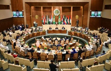 البرلمان العربي يستنكر قصف الاحتلال لمدرسة تؤوي نازحين بالنصيرات