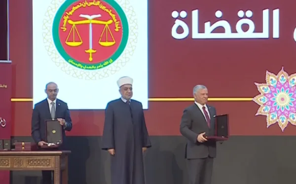 الملك يكرم مؤسسات دينية وأشخاصا بذكرى المولد النبوي (أسماء)
