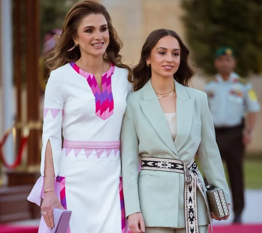 الملكة للاميرة ايمان : فرحتك عندي بالدنيا