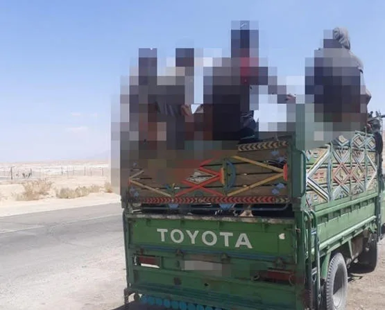 ضبط شاحنة محملة بـ29 راكبا