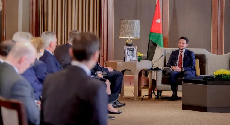 نائب الملك يستقبل وفدا من الكونغرس الأميركي