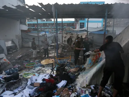 شهداء ومصابون في قصف الاحتلال مدرسة تؤوي نازحين غرب غزة
