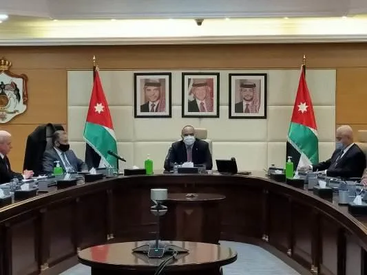 الخصاونة يلتقي مجلس النقابات المهنية