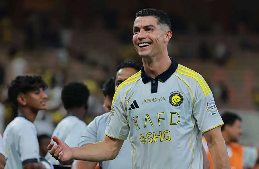 رونالدو يصبح أول لاعب كرة قدم ينال لقب ملياردير