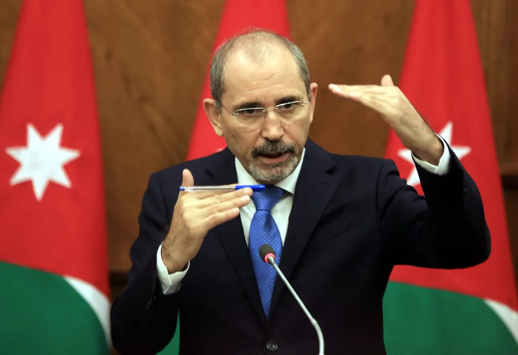 الصفدي: الواقع في سوريا غير مقبول ونحذر من انهيار لبنان