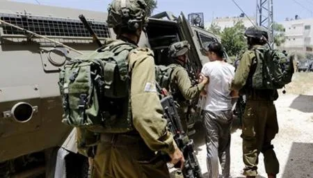 الاحتلال يعتقل 12 فلسطينيا بالضفة الغربية