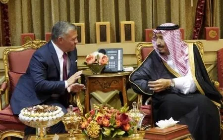 الملك يلتقي خادم الحرمين