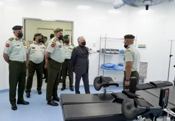 الملك في ضيافة الفريق أول المتقاعد الطوالبة