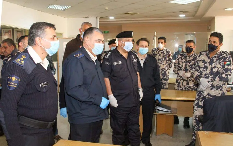 جولة تفقدية لمدير الجمارك في مركز جمرك العمري - صور