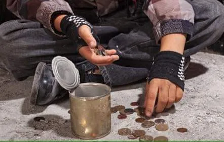 التنمية :١٢٤٥ دينار حصيلة ضبط متسولتين في العقبة والزرقاء .