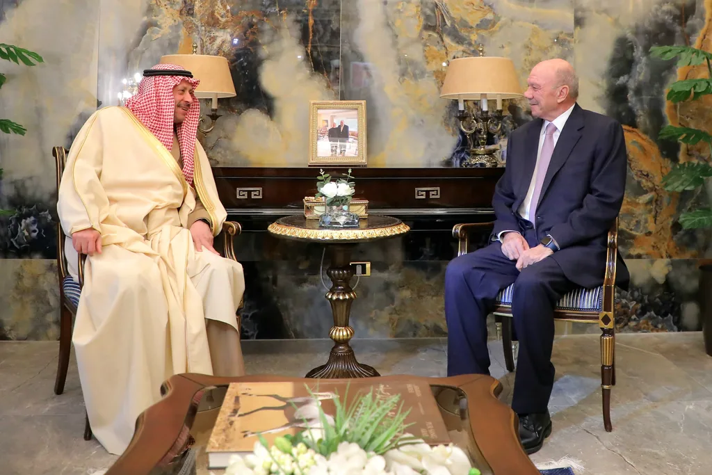الفايز يلتقي سفير السعودية لدى الأردن نايف بن بندر السديري