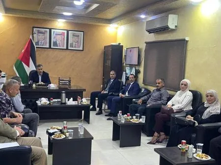 محافظ البلقاء يطلع على واقع الخدمات في لواء ديرعلا