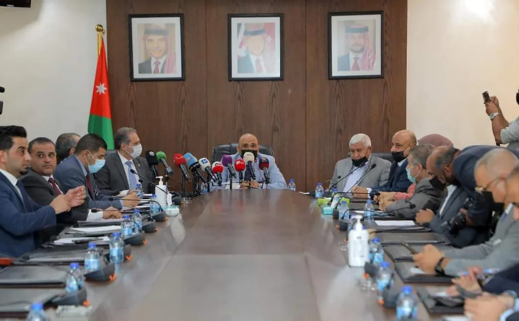 النائب السراحنة يفقد البوصلة ويفشل في إدارة اجتماع لجنة الصحة مع وزير الصحة