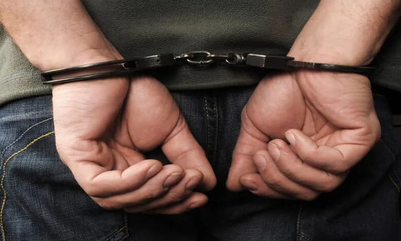 البحث الجنائي يلقي القبض على أربعة متورطين بسرقة إحدى الشركات في العاصمة والبحث جارٍ عن آخرين