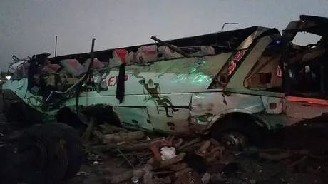 40 قتيلا بحادث حافلة في باكستان