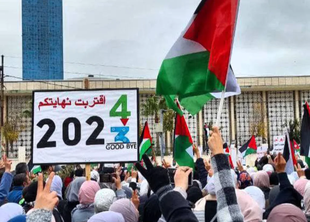 دعما لغزة .. آلاف الأردنيين لـ النواب:اقتربت نهايتكم