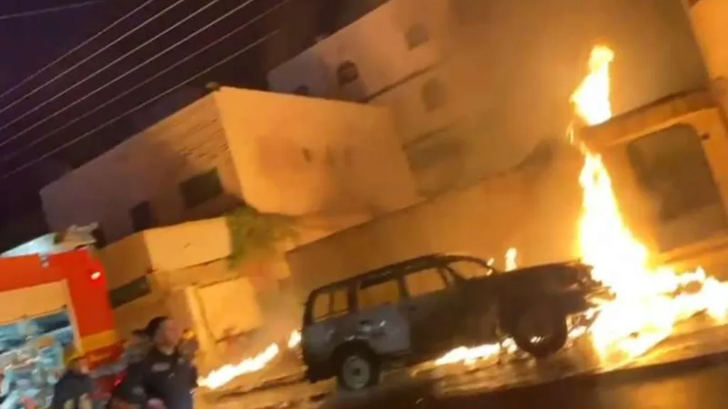 الدفاع المدني يخمد حريق شب في ساحة منزل بمحافظة العقبه