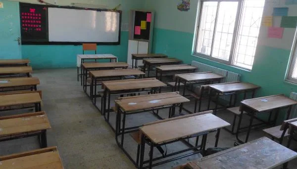 التربية : اغلاق 15 مدرسة وروضتين لتجاوز نسبة اصابات كورونا داخلها 3%