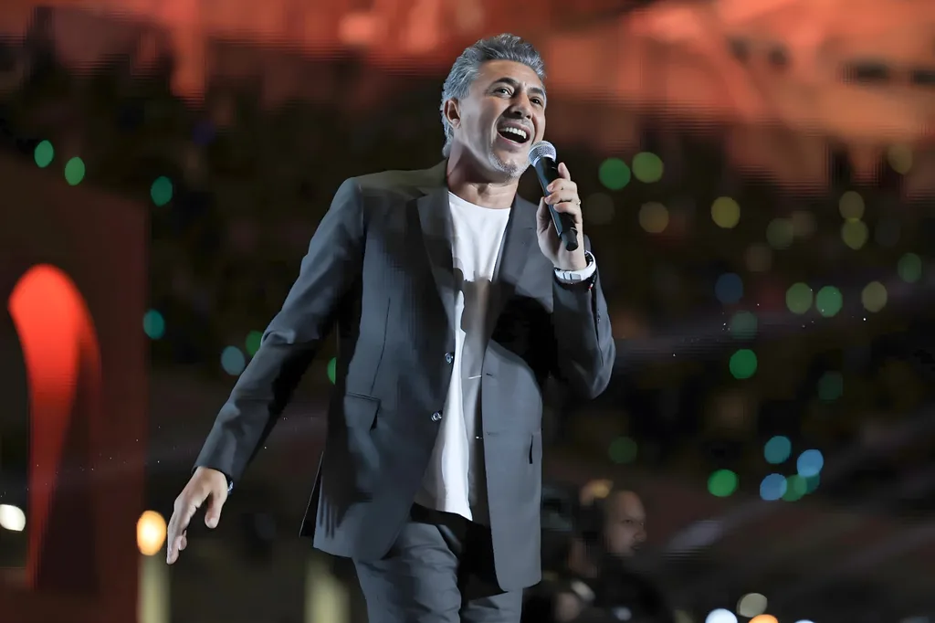 شاهد الفيديو .. عمر العبداللات يحيي حفل إفتتاح ملعب بنغازي الدولي