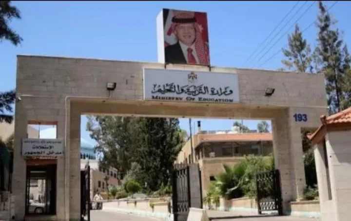 التربية: إنهاء تكليف معلمي الإضافي إجراء اعتيادي