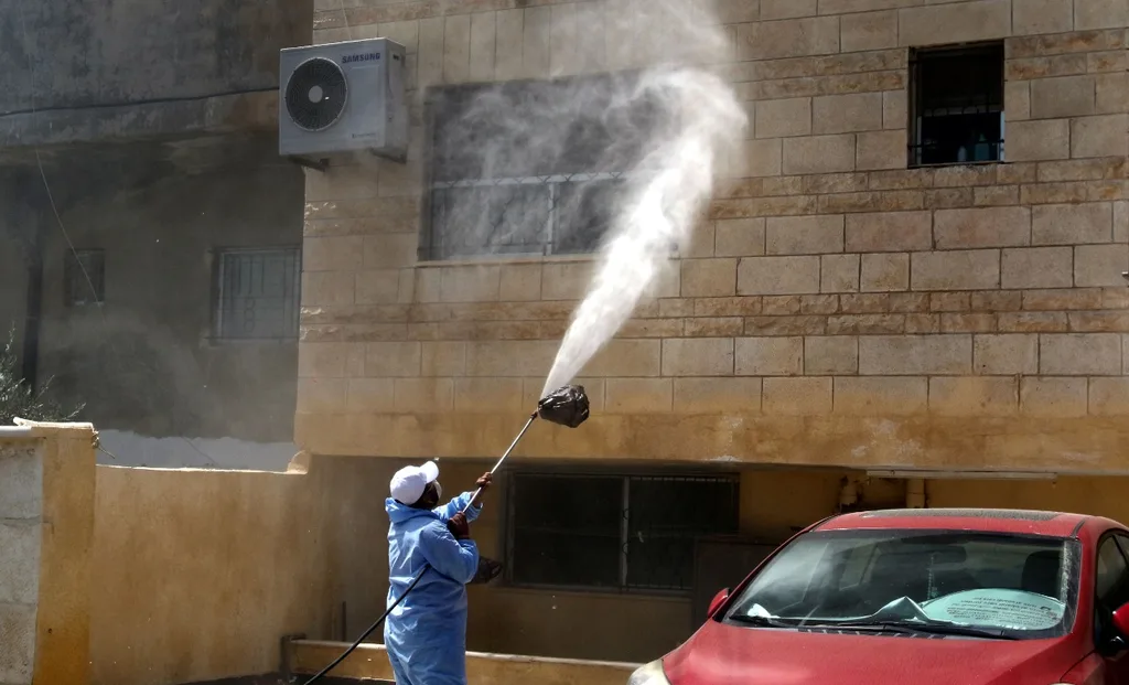 الرمثا : تعقيم فرع بنك بعد إصابة موظفة بكورونا