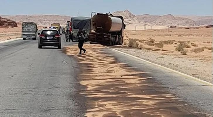 ما هي مخالفة المركبة التي ينسكب منها الزيوت؟