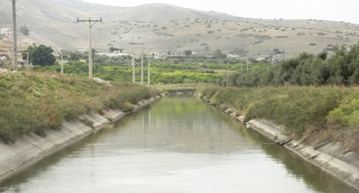 850 عاملاً عملوا ليلاً ونهاراً لإنشاء قناة الملك عبدالله
