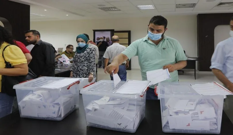 5211 مقترعا حتى الـ2 بعد الظهر في انتخابات مجلس نقابة المهندسين