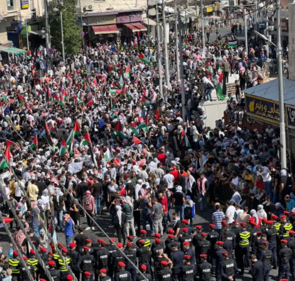 مسيرات حاشدة دعما لفلسطين والمقاومة في جميع انحاء المملكة