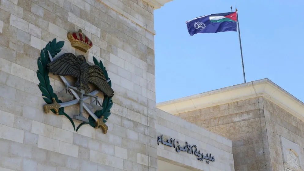 ضبط مصاب بكورونا راجع قسم ترخيص الزرقاء