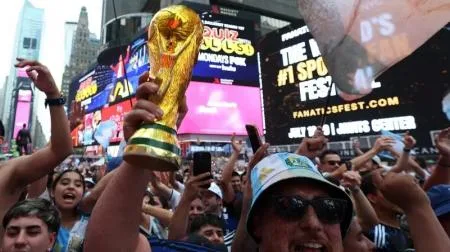 كم تبلغ مكافأة بطل كأس العالم بين إسبانيا والأرجنتين؟