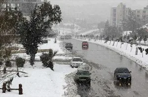 احتمالية حدوث تراكم للثلوج في مناطق الوسط الثلاثاء