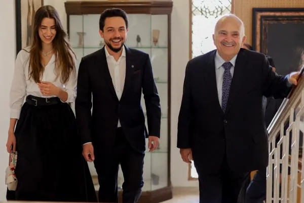 ولي العهد وخطيبته رجوة آل سيف والأمير الحسن بالعهدة الملكية _ فيديو