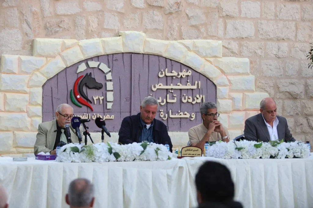 قصائد الشعراء العرب تحلّق في سماء الفحيص (صور)