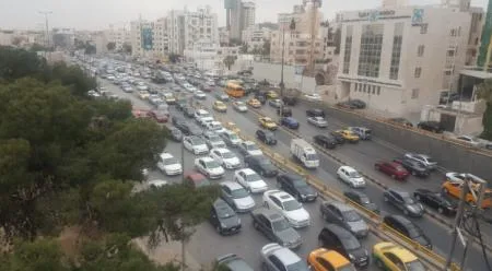تصادم 6 مركبات في نفق الداخلية وتدهور بنفق الاقتصاد يتسببان بازدحامات خانقة