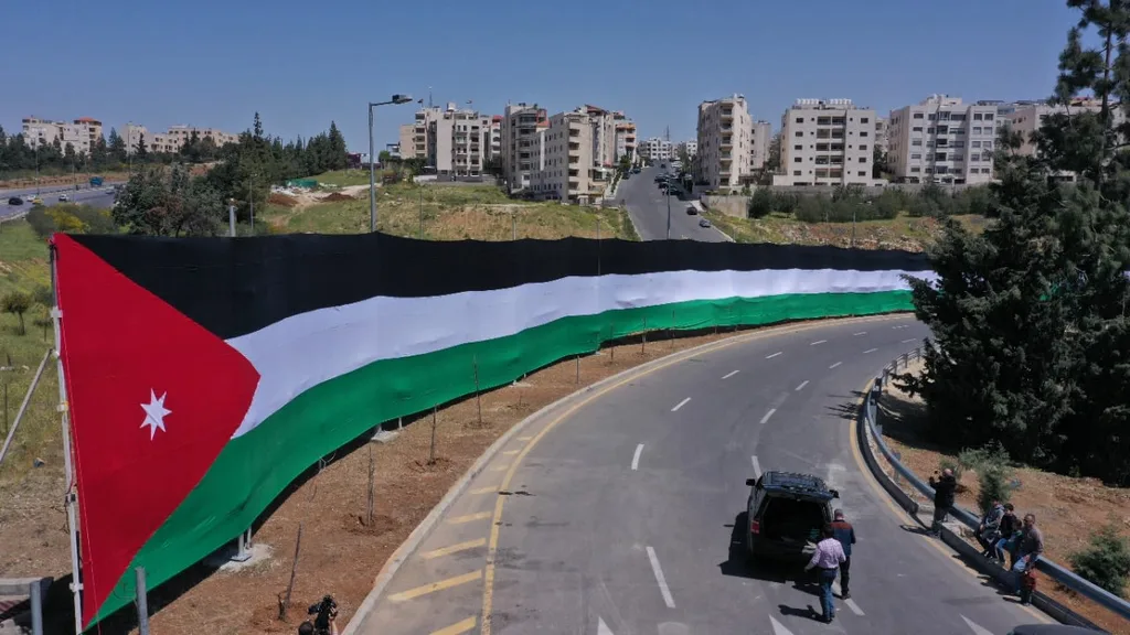  غينيس للأرقام القياسية  تهنئ الأردن بأكبر يافطة في العالم
