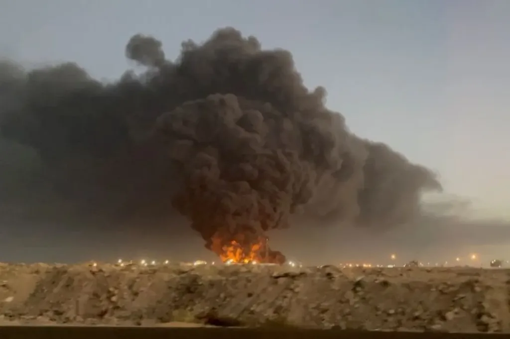 السعودية : إصابات اثر استهداف خط أنابيب .. وإيقافه احترازياً