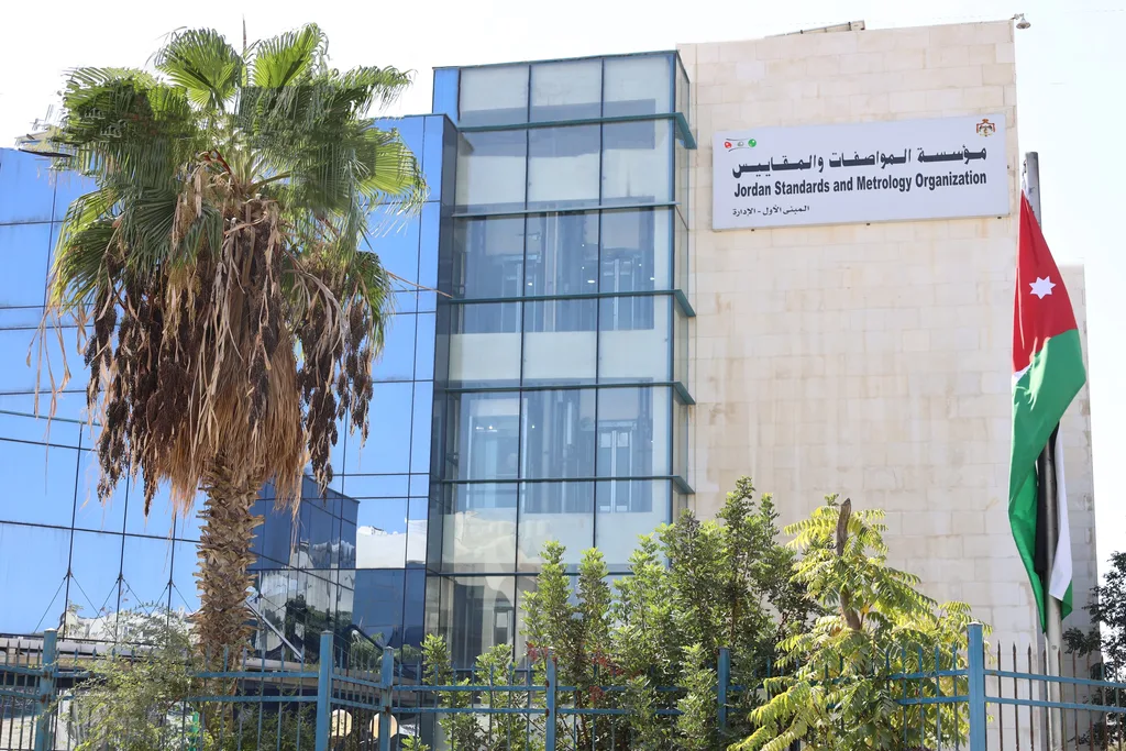 المواصفات تصدر شروط اعتماد مراكز فحص المركبات الكهربائية المستعملة