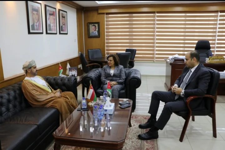 وزيرة الاستثمار تبحث التعاون الاستثماري مع عُمان