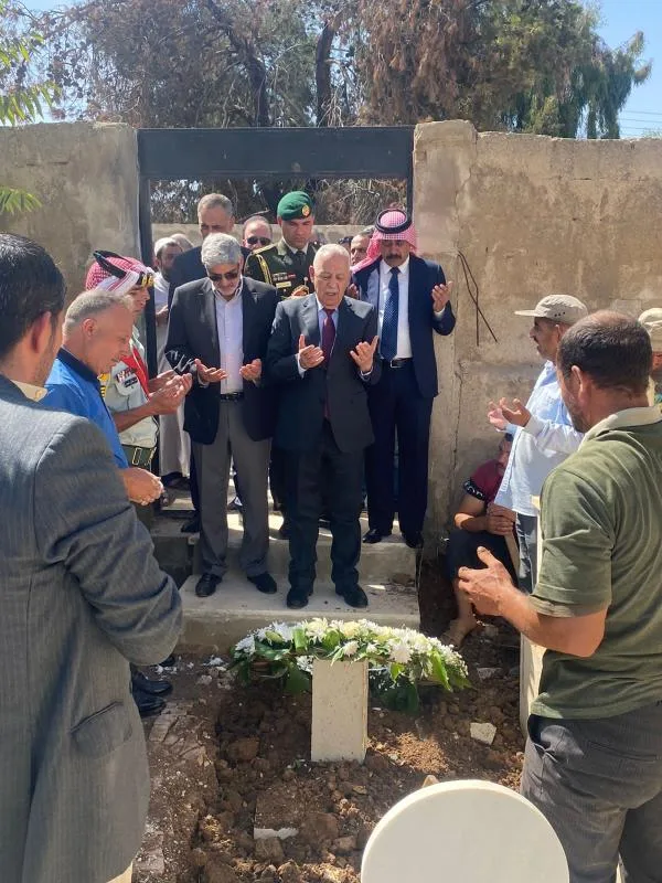 العيسوي يشارك بتشييع جثمان الأنسة زينة الرفاعي