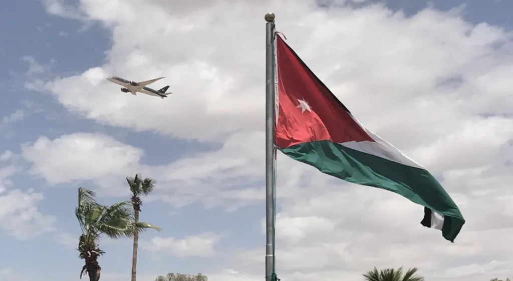 الأردن يعيد فتح أجوائه أمام حركة الطيران