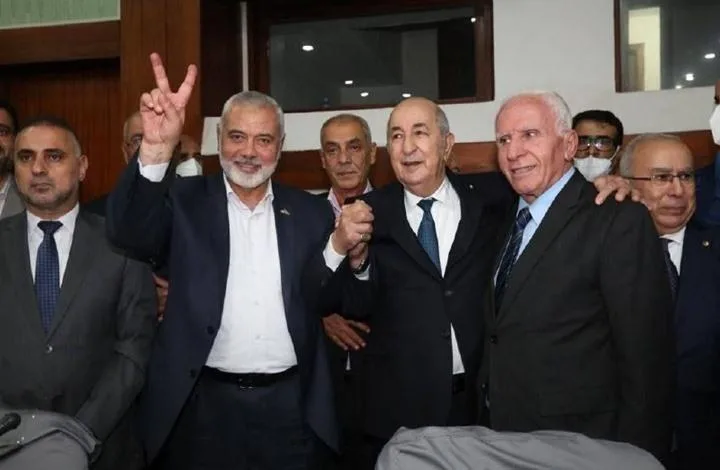 الفصائل الفلسطينية توقع إعلان الجزائر بشأن المصالحة