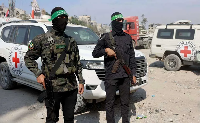 جيش الاحتلال يعلن التعرف على جثث 3 عسكريين تسلمها من  حماس 